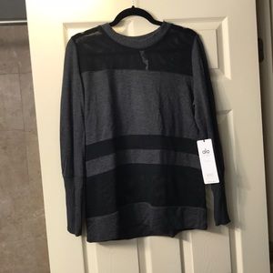 Alo Yoga NWT $80 M Gray/Black Mesh Long Sleeve